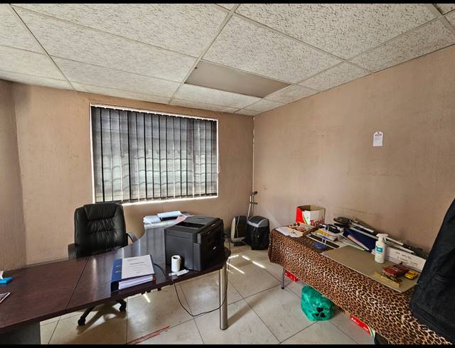 650M² FACTORY TO LET IN ROODEKOP